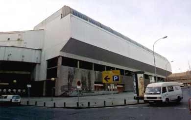 San Mam&eacute;s - Au&szlig;enansicht kommend von der U-Bahn