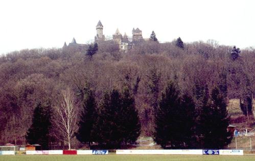 Stadion Schlo&szlig;blick - Gegenseite und Schlo�berg