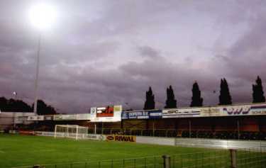 GN Bouw Stadion - flache Hintertortrib&uuml;ne