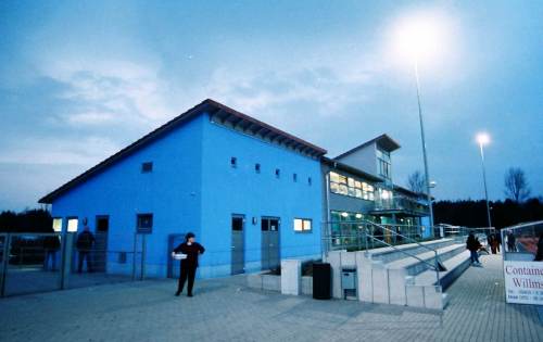 Sportplatz J&uuml;licher Str. - Stufen Hauptseite und Vereinsheim