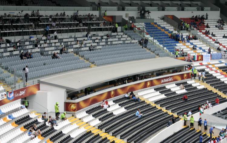 Est&aacute;dio D. Afonso Henriques Guimar&atilde;es - Presse- und VIP-Bereich