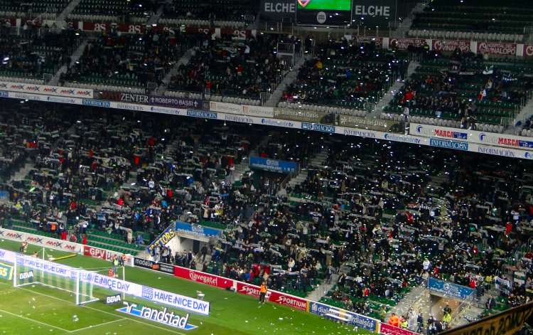 Estadio Manuel Mart�nez Valero