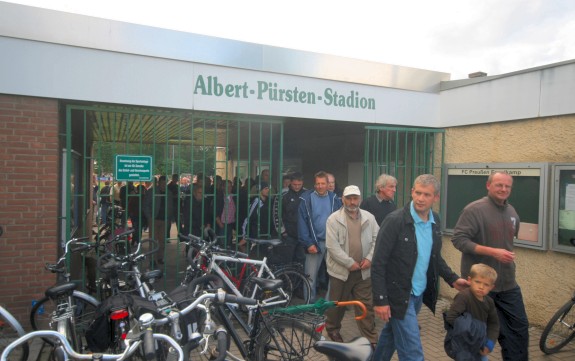 Albert-P&uuml;rsten-Stadion (Waldstadion)