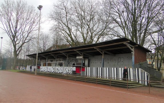 Stadion B&auml;uminghausstra&szlig;e Hartplatz