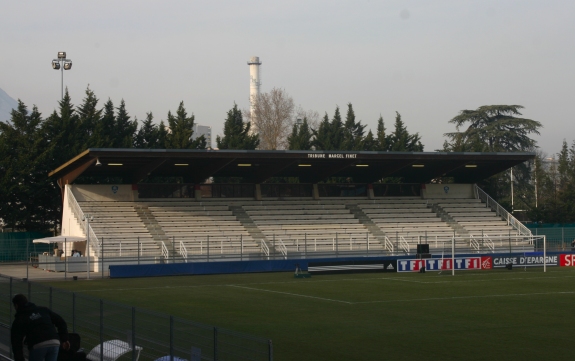 Stade de Lesdigui&egrave;res