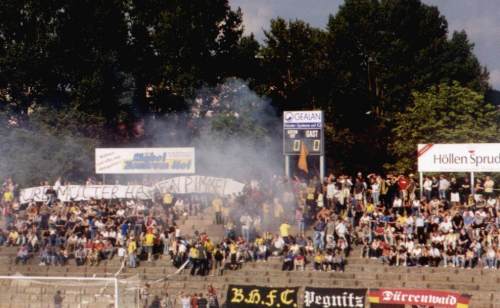 Gr&uuml;ne Au - Heimfans in Halbzeit 1