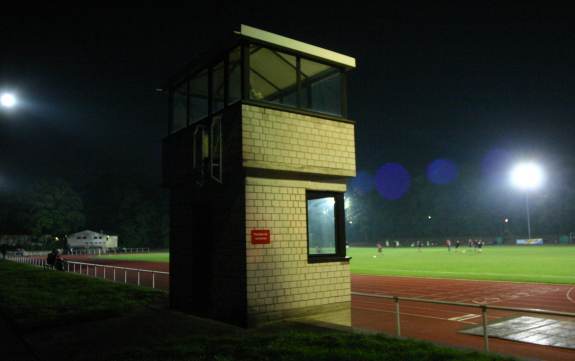 Sportplatz TUS K&ouml;ln rrh im Sportpark H&ouml;henberg - Sprecherturm