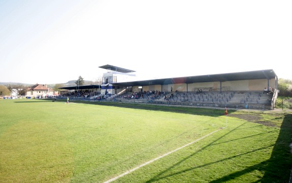 Stadion Kr&aacute;lův Dvůr