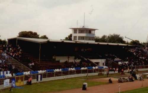 Ernst-Grube-Stadion - Haupttrib&uuml;ne
