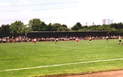 Trib�ne von Gegenseite aus gesehen