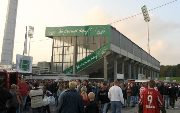 Georg-Melches-Stadion - Osttrib&uuml;ne R&uuml;ckansicht