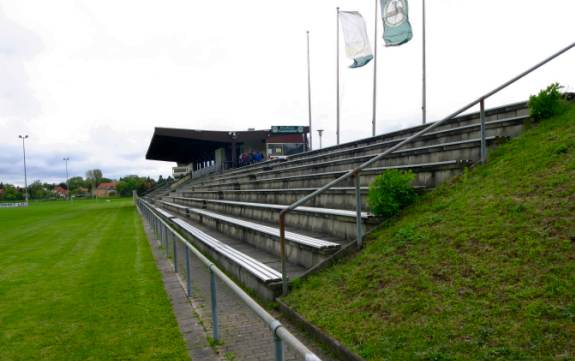 Stadion am F&uuml;nften - Trib&uuml;ne Vorderansicht