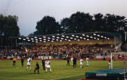 Lohrheidestadion - Haupttrib�ne im Dunkel