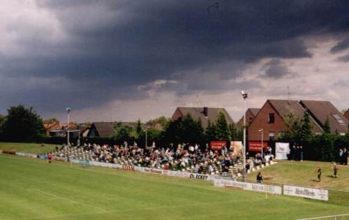 Am Holzplatz - 'Haupttrib�ne' von weitem