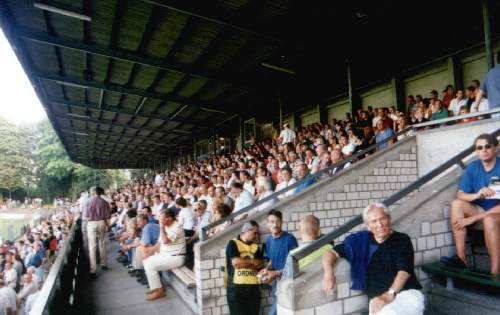 Union-Stadion am Hermann-L&ouml;ns-Weg - Blick &uuml;ber die Trib&uuml;ne