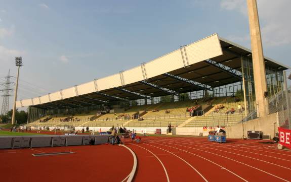 Lohrheidestadion - Osttrib&uuml;ne Frontansicht