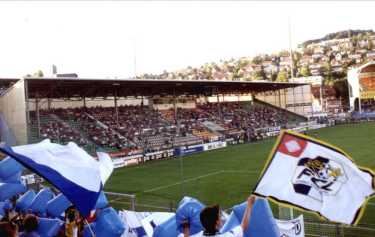 Hardturm - Gegentrib&uuml;ne und Ausw&auml;rtsfahnen